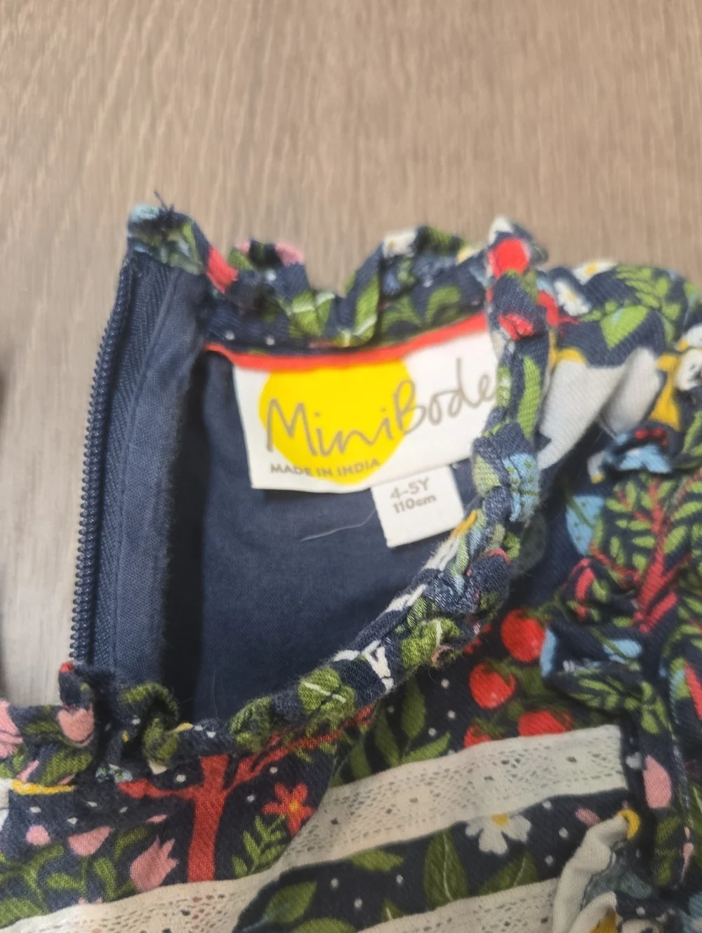 MINI BODEN GIRLS DRESS SIZE 4-5Y